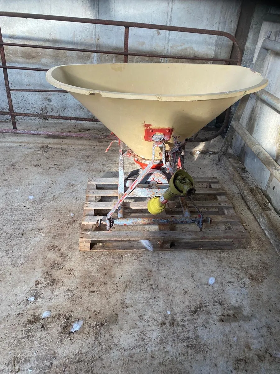 Fertiliser Spreader - Image 2