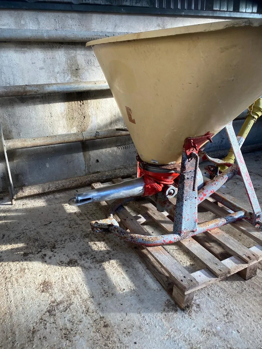 Fertiliser Spreader - Image 3