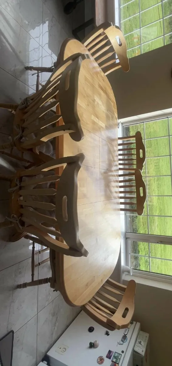 Table and chairs - Image 2