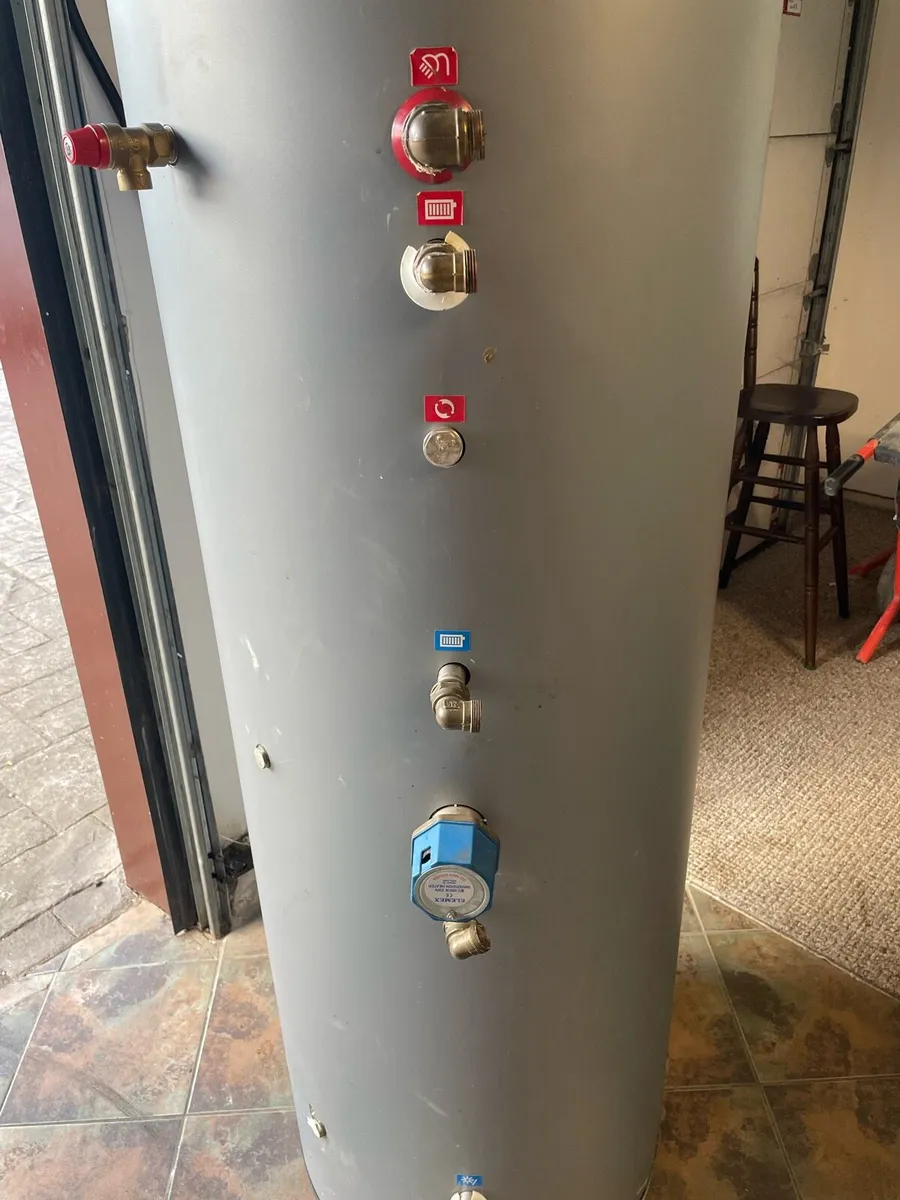 Water cylinder - Image 1