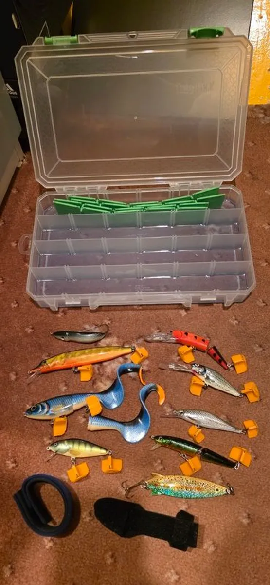 Fishing accessories - Image 1