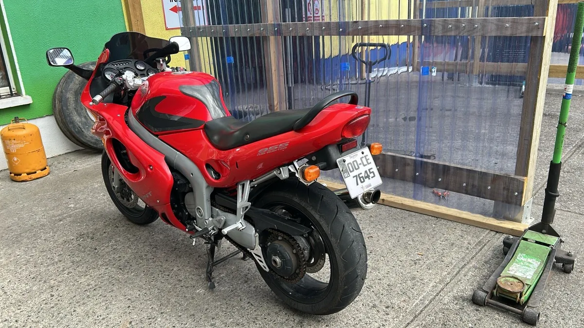 Triumph Sprint ST - Image 2
