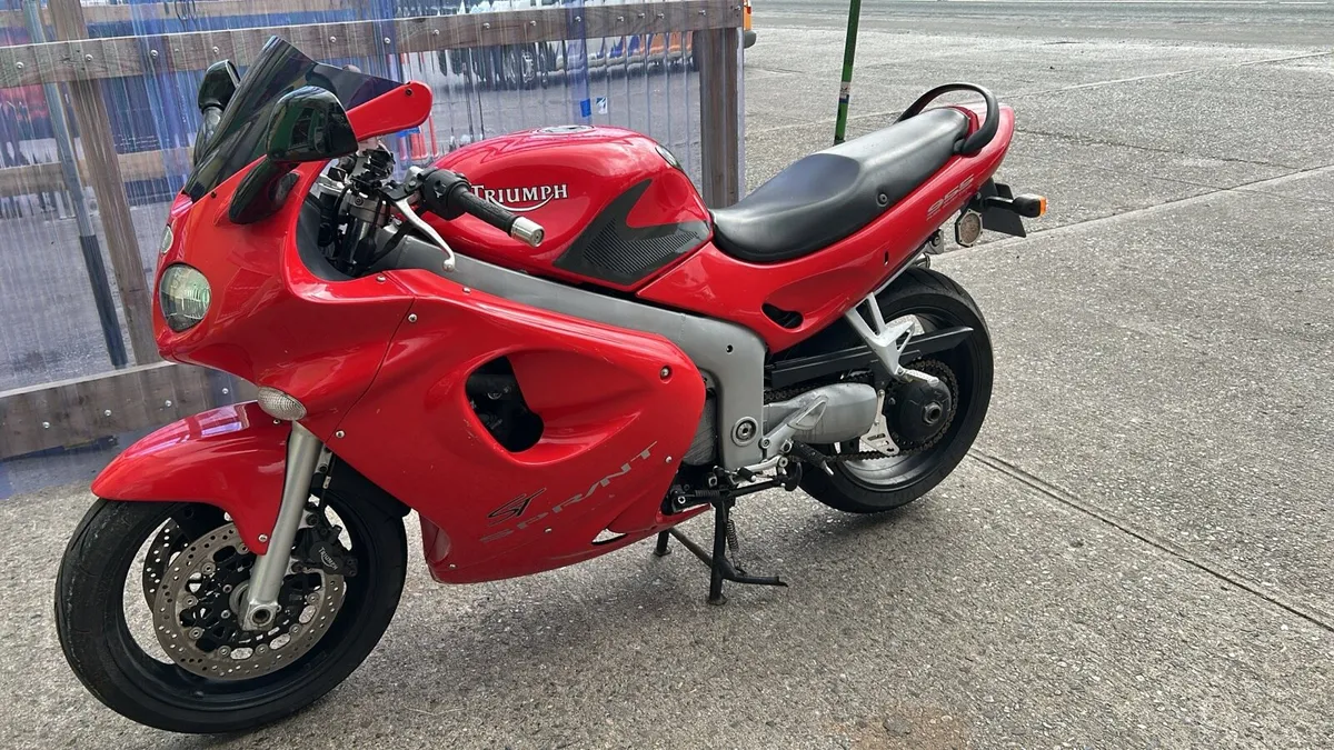 Triumph Sprint ST - Image 3