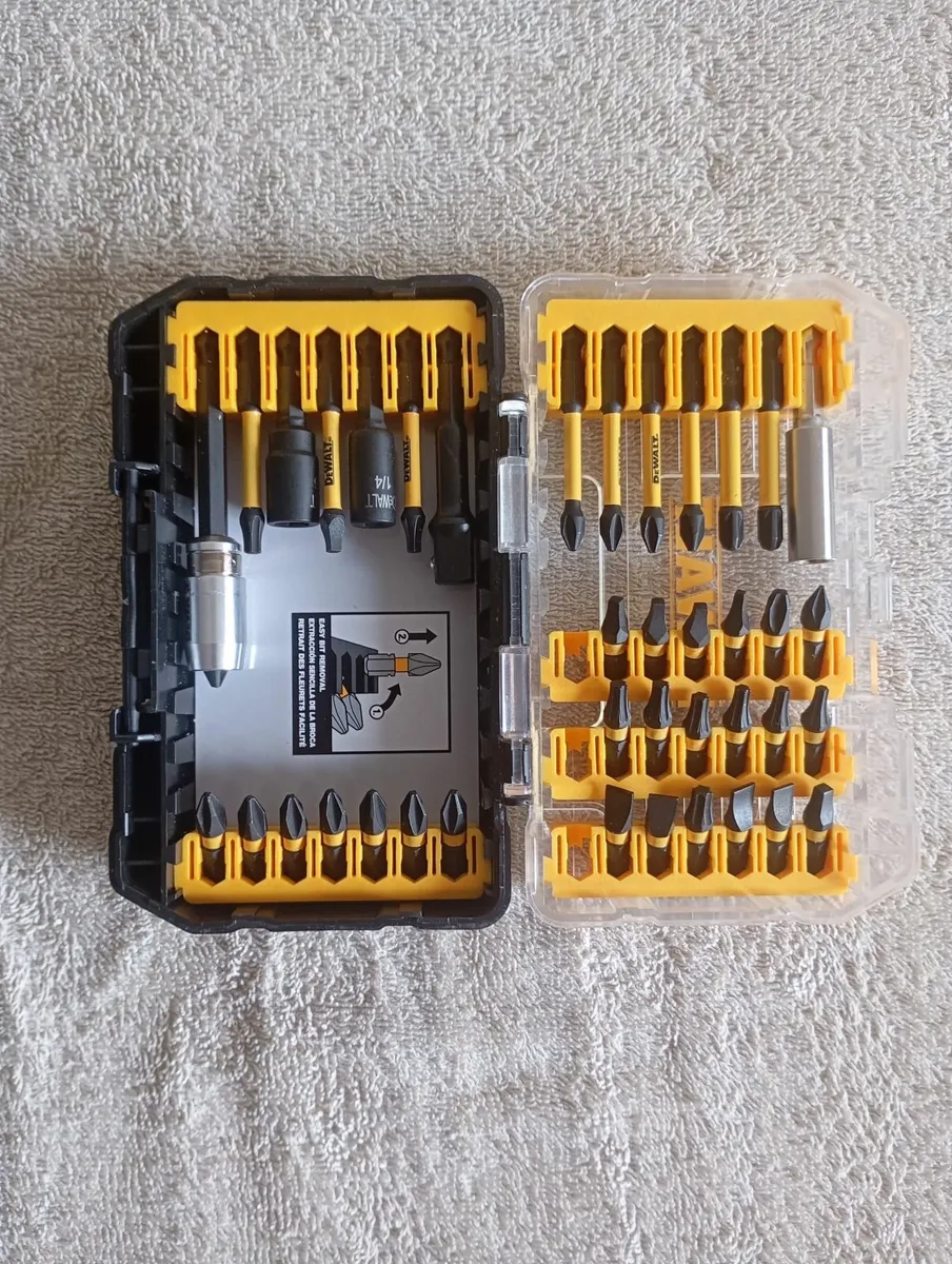 DeWalt 40 piece Bit set and Drill Attachment - Image 3