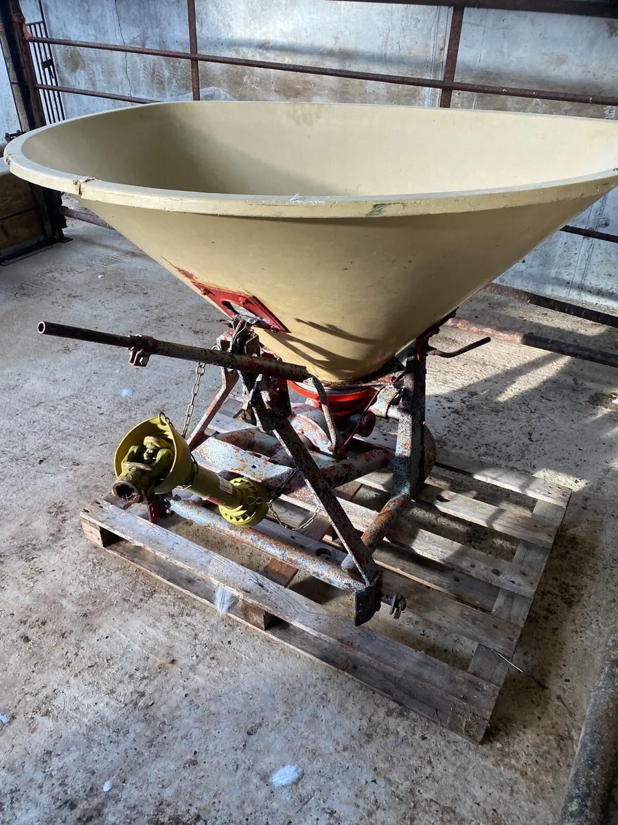 Fertiliser Spreader - Image 1