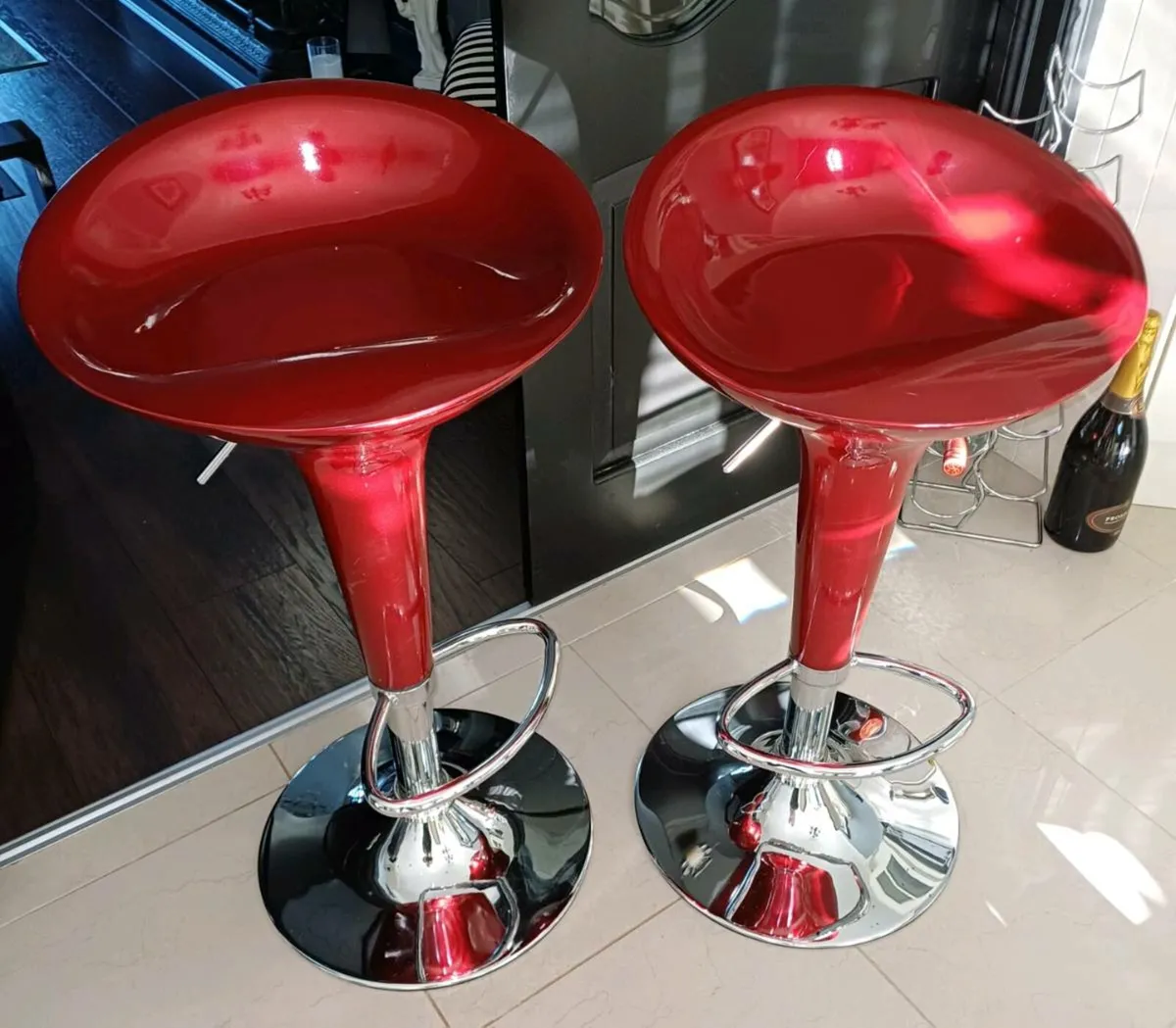 2 bar stools - Image 1