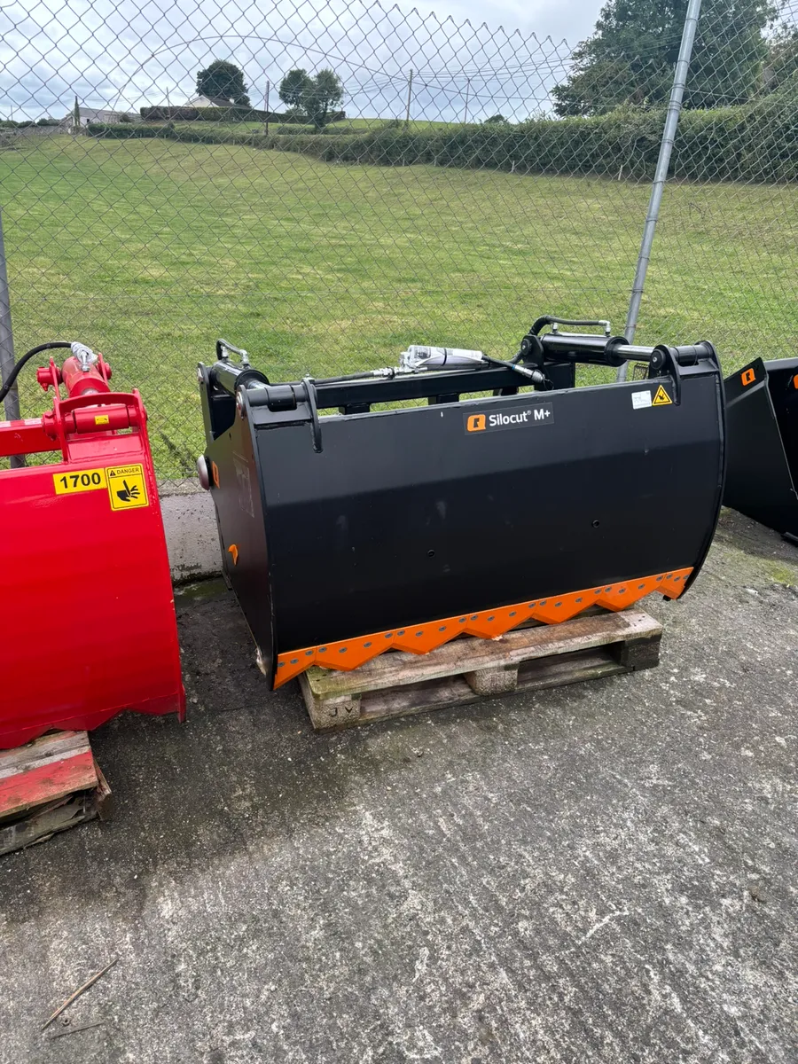 NEW QUICKE 1.5 mtr SHEAR GRABS - Image 1