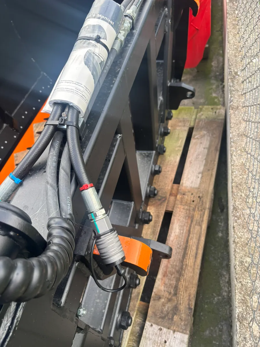 NEW QUICKE 1.5 mtr SHEAR GRABS - Image 3