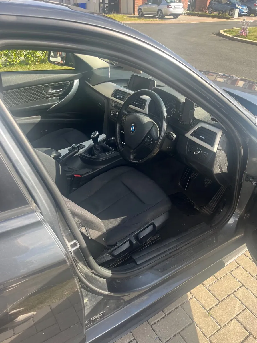 BMW 3-Series 2013 - Image 2