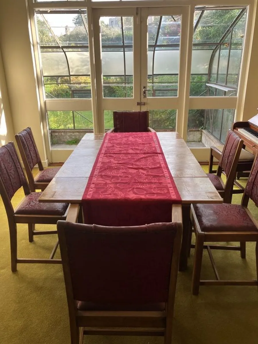 Mid-century extendable dining table and six chairs - Image 1