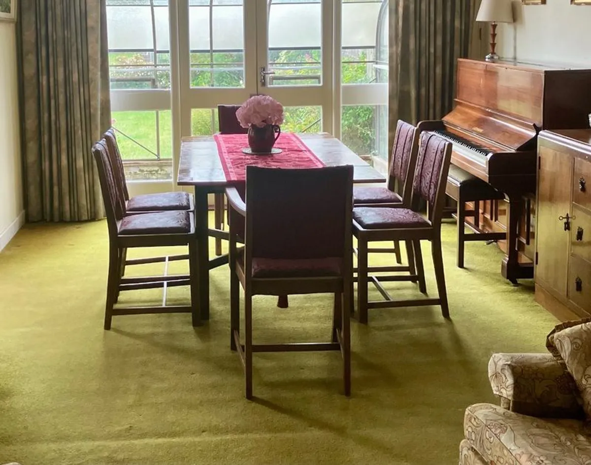 Mid-century extendable dining table and six chairs - Image 3
