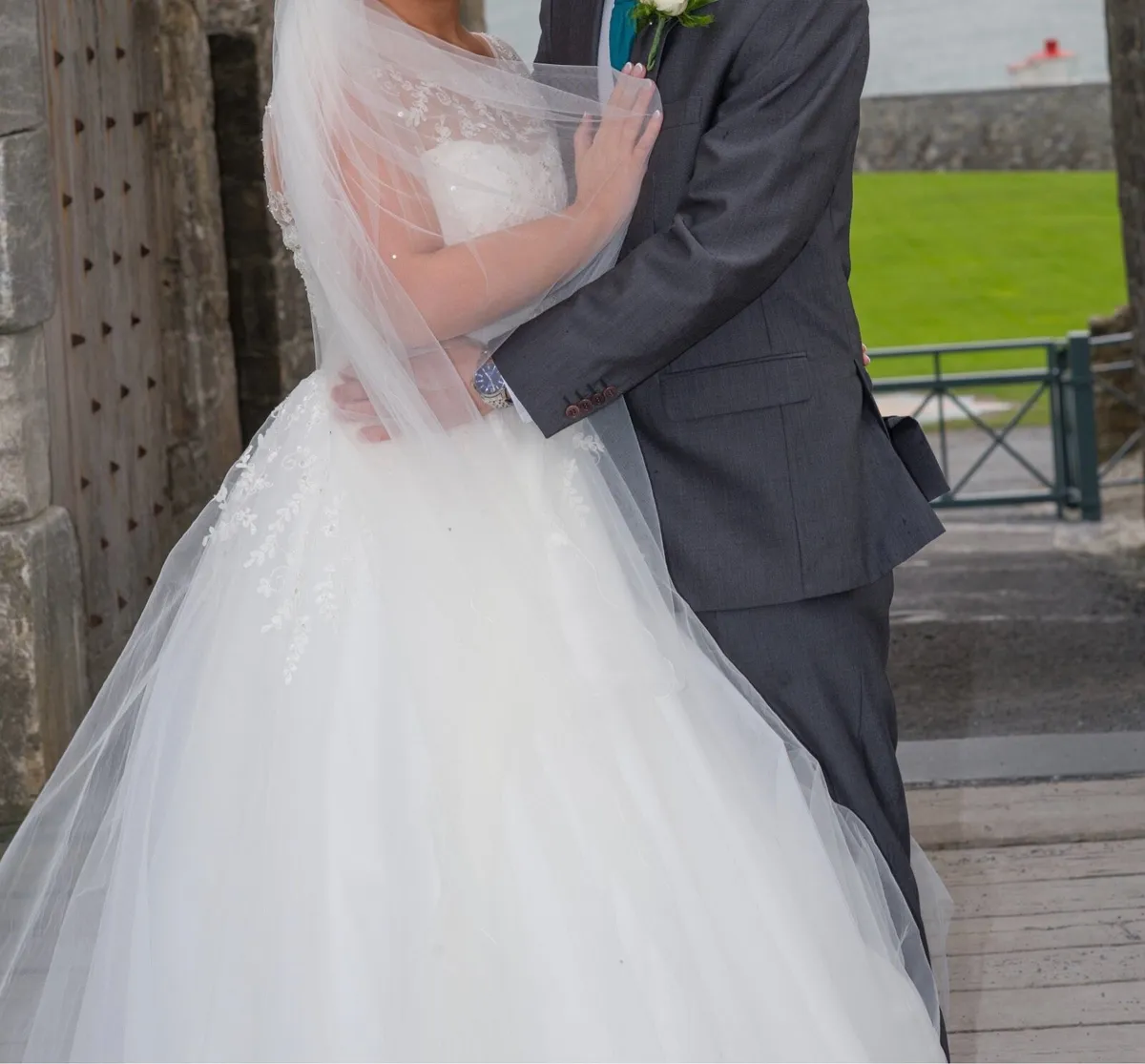 Ivory wedding dress with train - Image 3