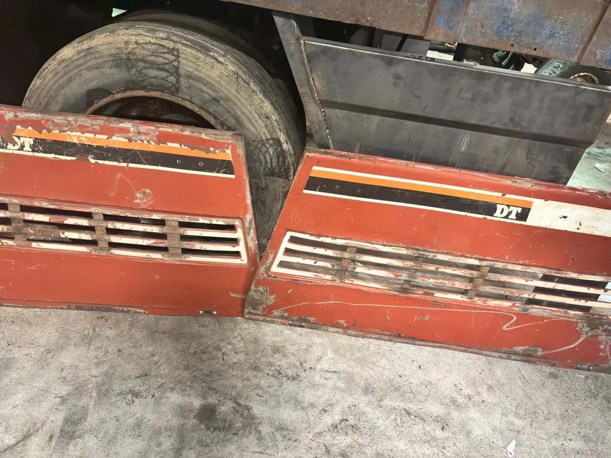 Fiat 110-90 side panels - Image 2