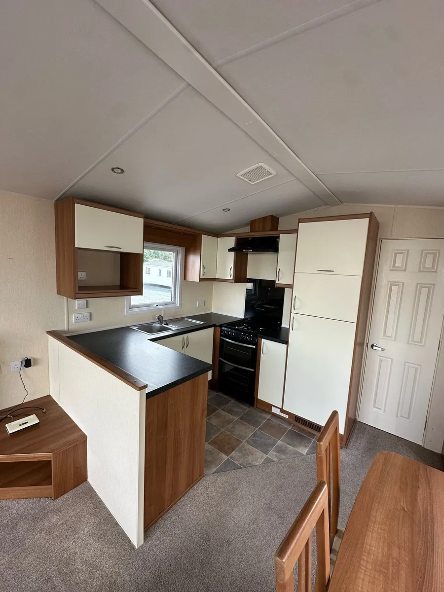 Regal Elegance 👌 35 x 12 x 2 Bed - Image 3