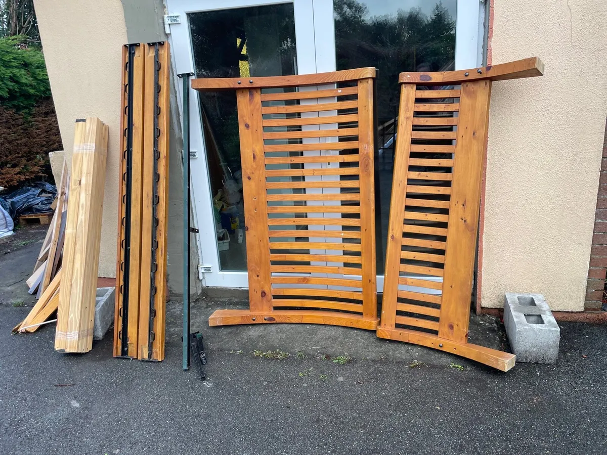 5 ft bed frame wooden & cast iron - Image 1