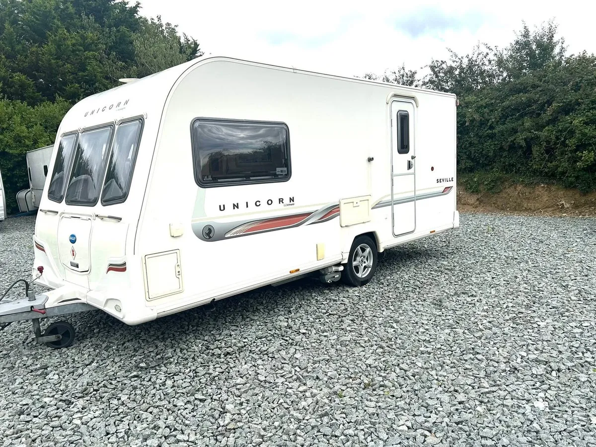Bailey 2 berth caravan with motor movers - Image 3