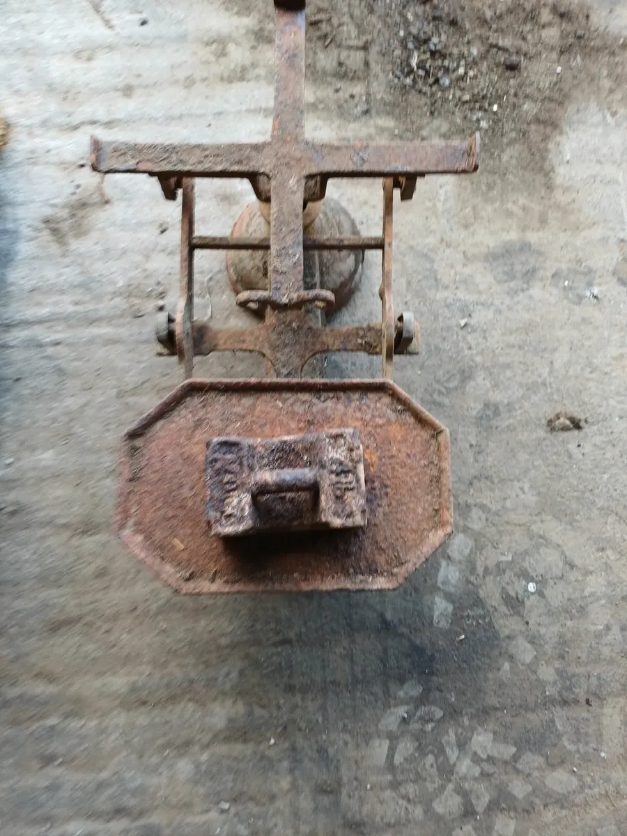 2 churns, antique weighing scales,   wheels - Image 2