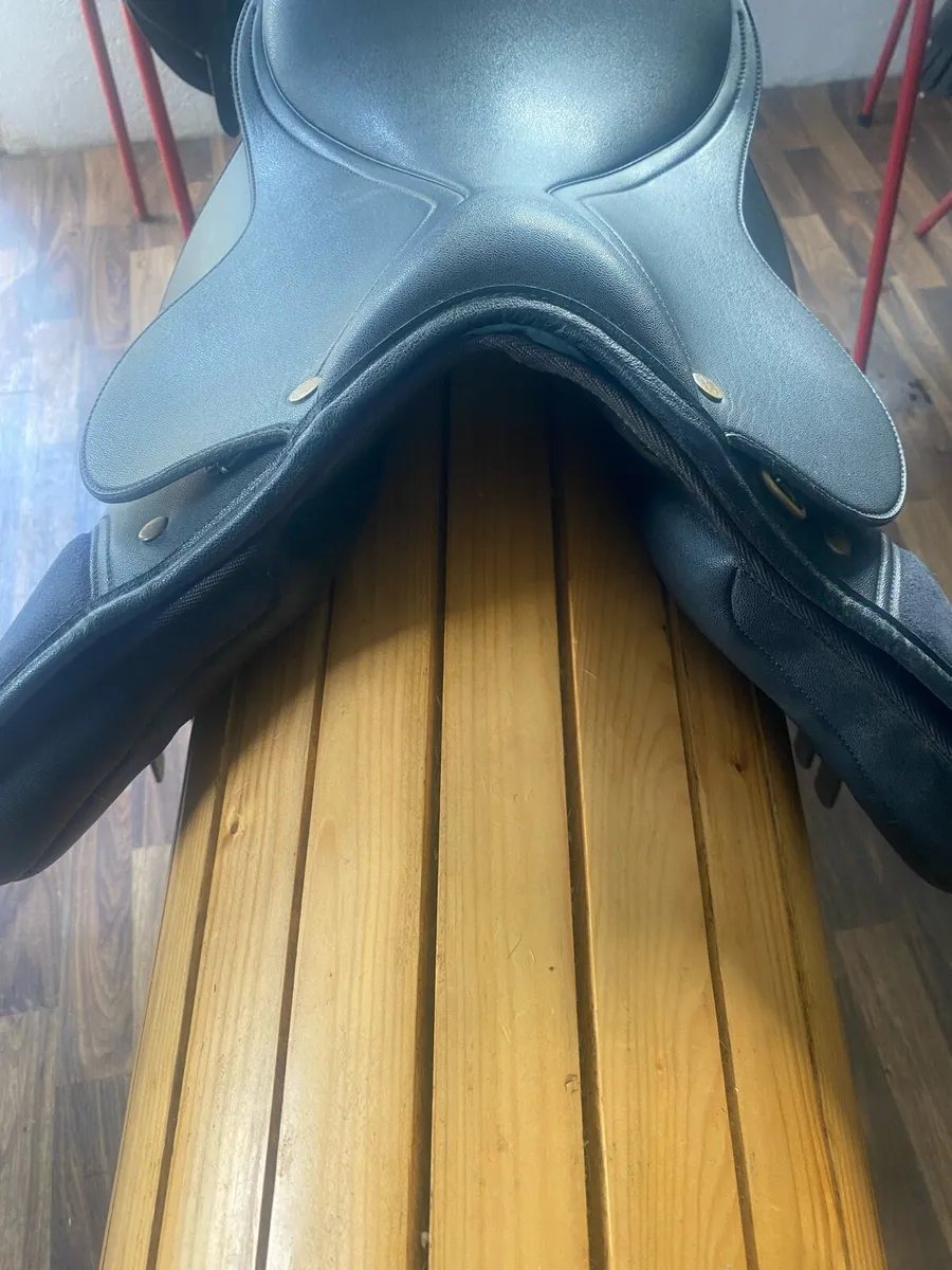 14.5-15” Wintec adjustable saddle currently xwide - Image 3
