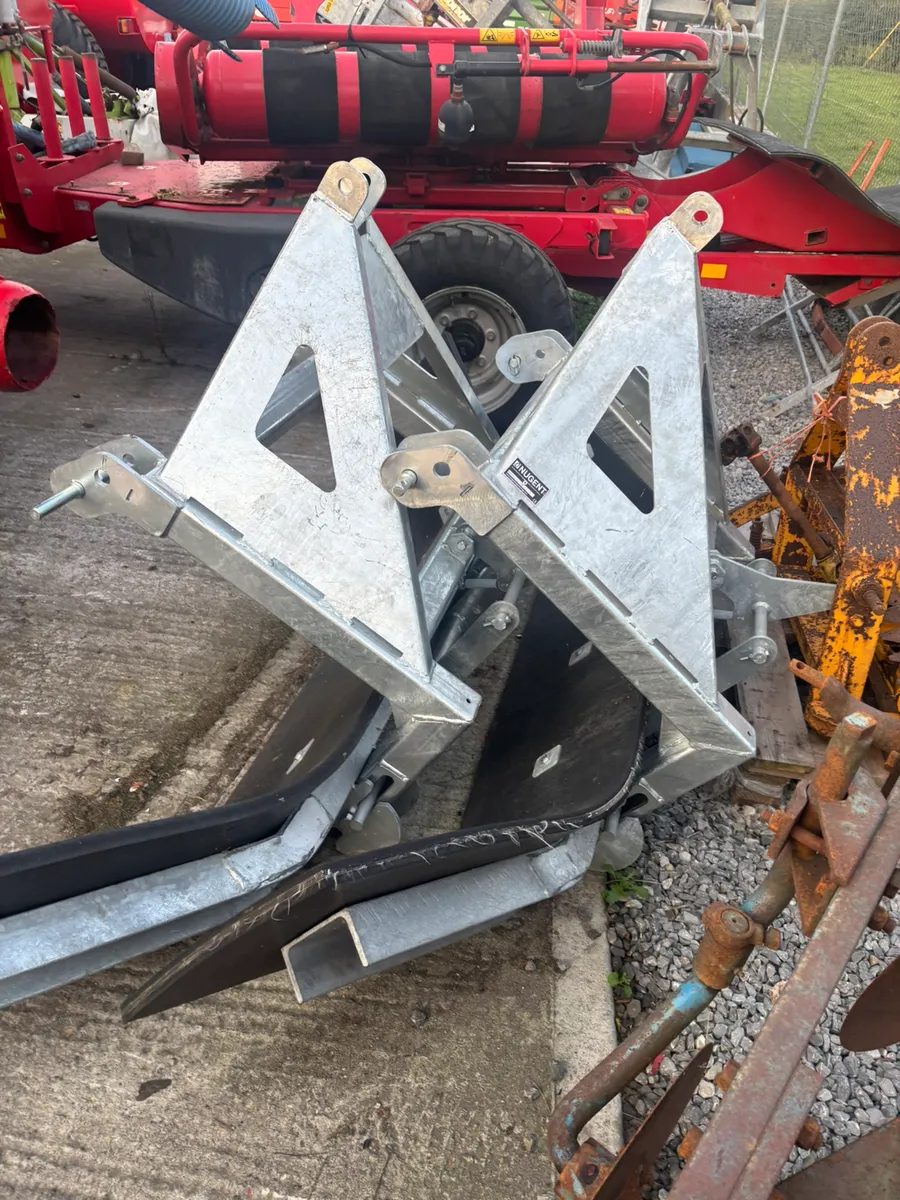 NEW NUGENT GALVANISED SCRAPPERS