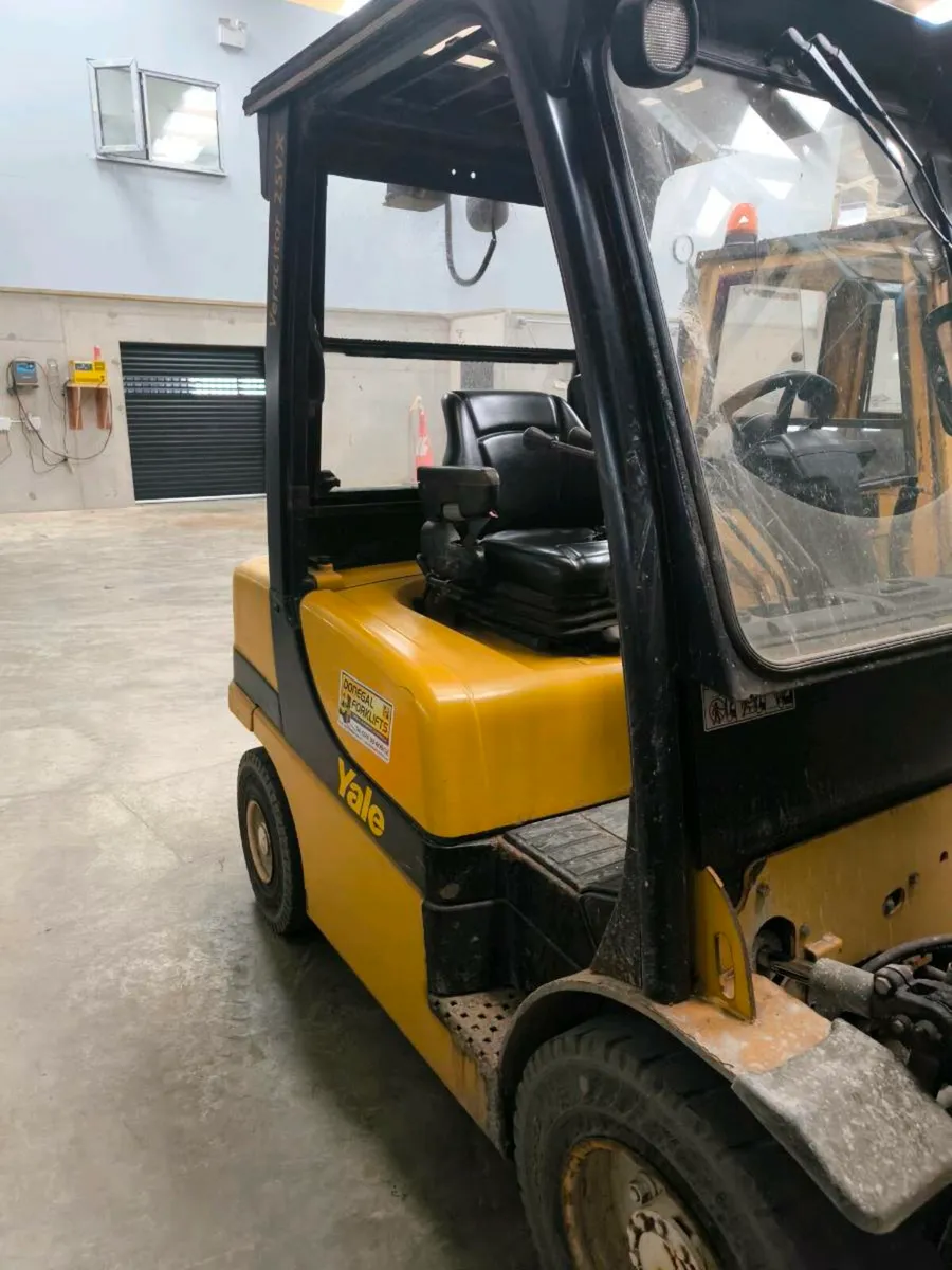 Forklift - Image 4