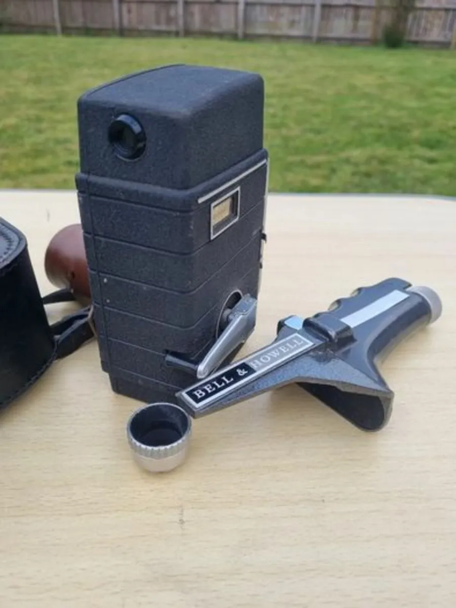 BELL & HOWELL Electric Eye Vintage camera - Image 3