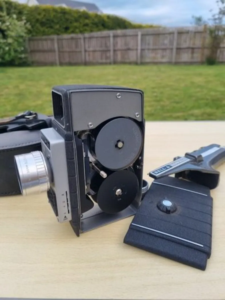 BELL & HOWELL Electric Eye Vintage camera - Image 4