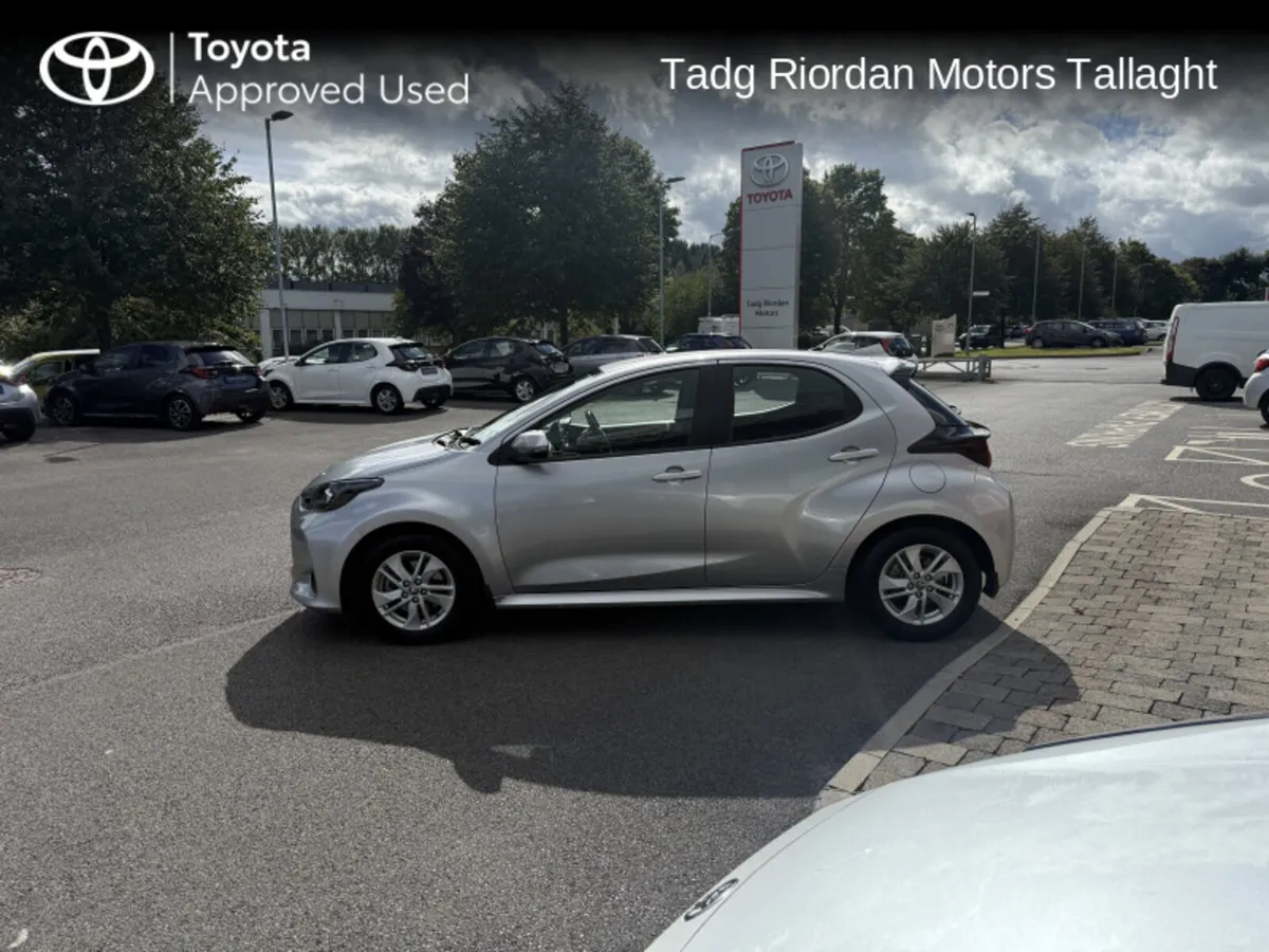 Toyota Yaris hybrid luna - Image 4