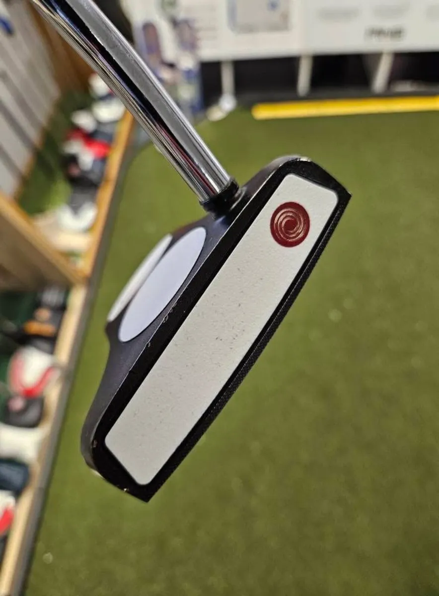 Odyssey Black Series 2-Ball Putter - Image 3