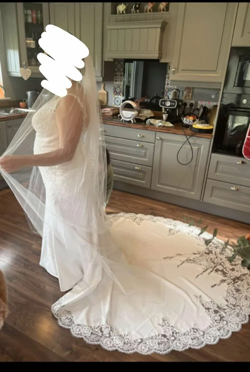 Wedding dress - Image 1