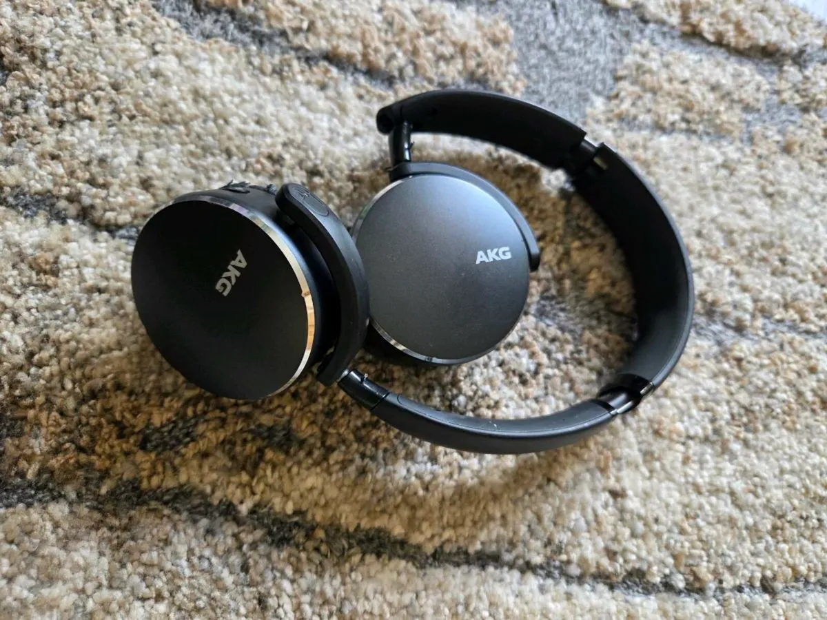AKG Y500 headphones - Image 1