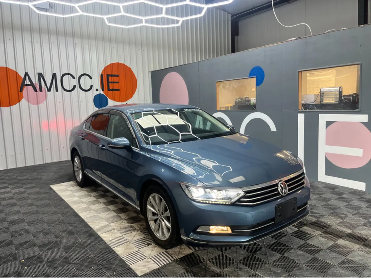 Volkswagen Passat 1.4 TSI ELEGANCE LINE / 32k KMs - Image 1