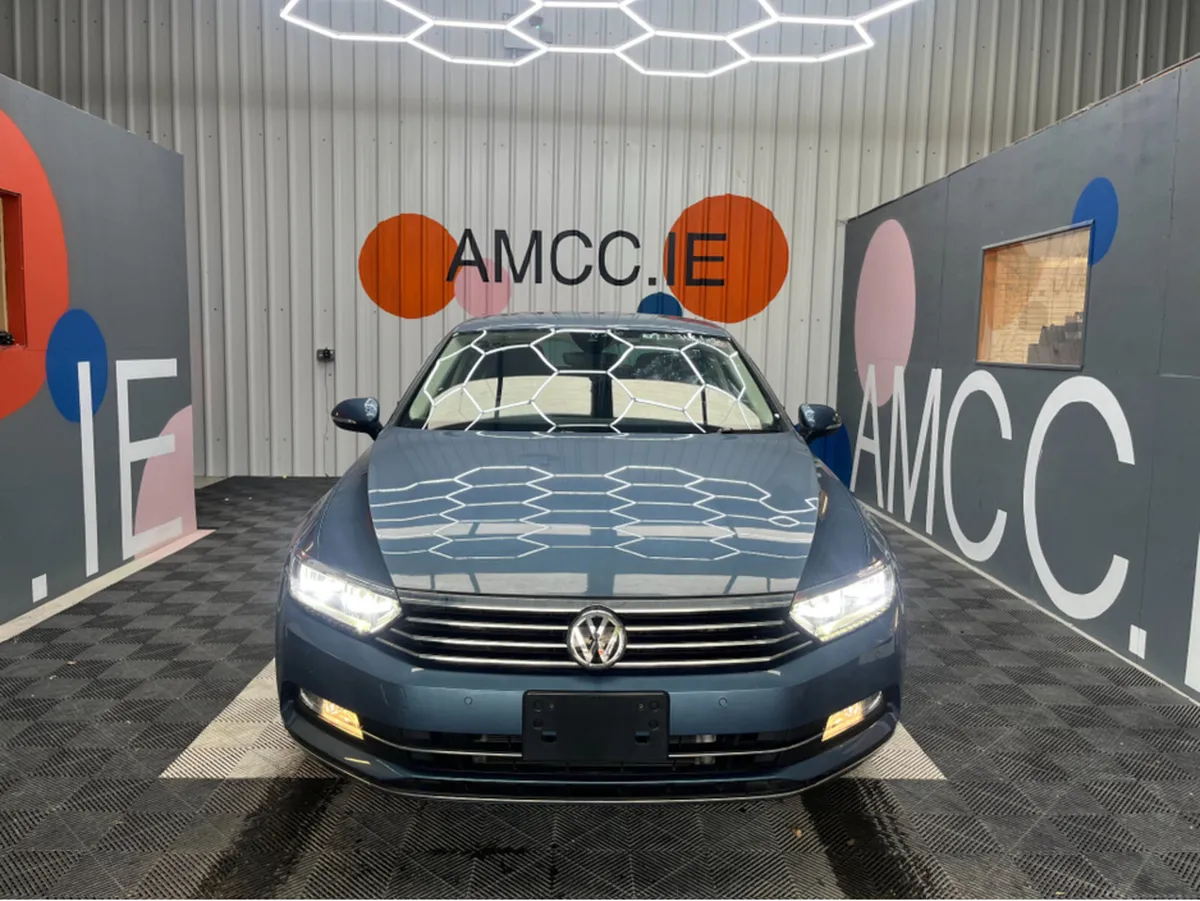 Volkswagen Passat 1.4 TSI ELEGANCE LINE / 32k KMs - Image 2