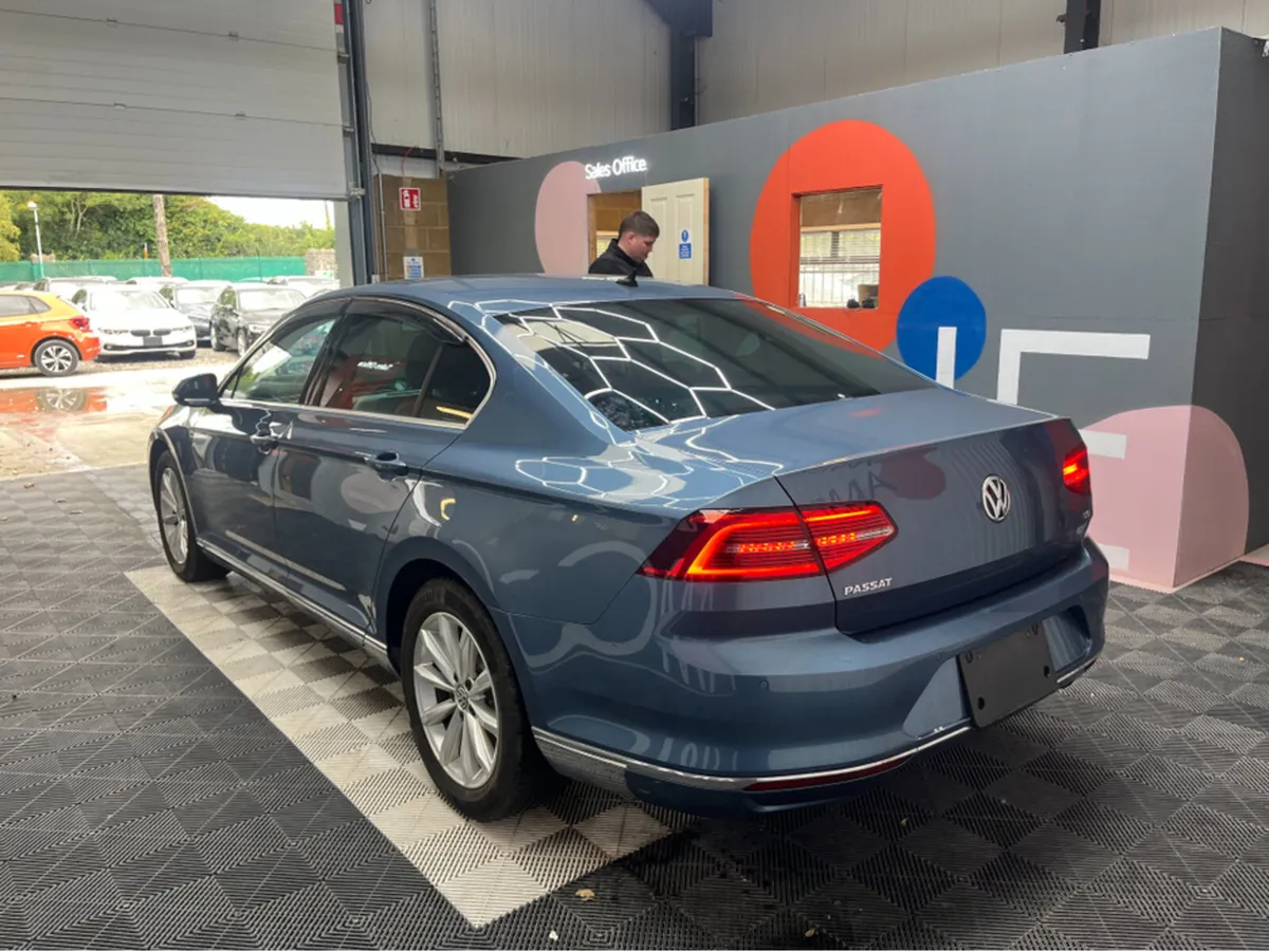 Volkswagen Passat 1.4 TSI ELEGANCE LINE / 32k KMs - Image 4