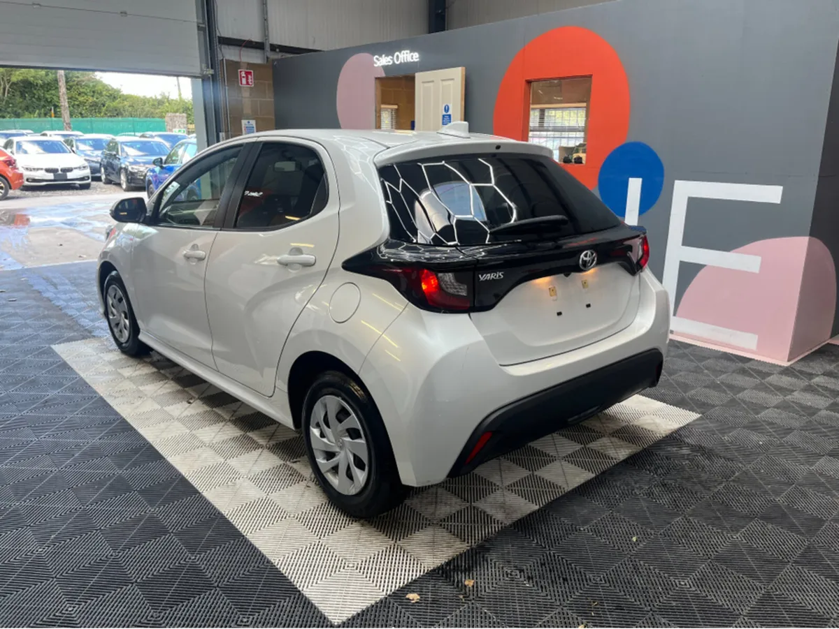 Toyota Yaris 1.0 PETROL / 39k KMs / REVERSE CAMERA - Image 4