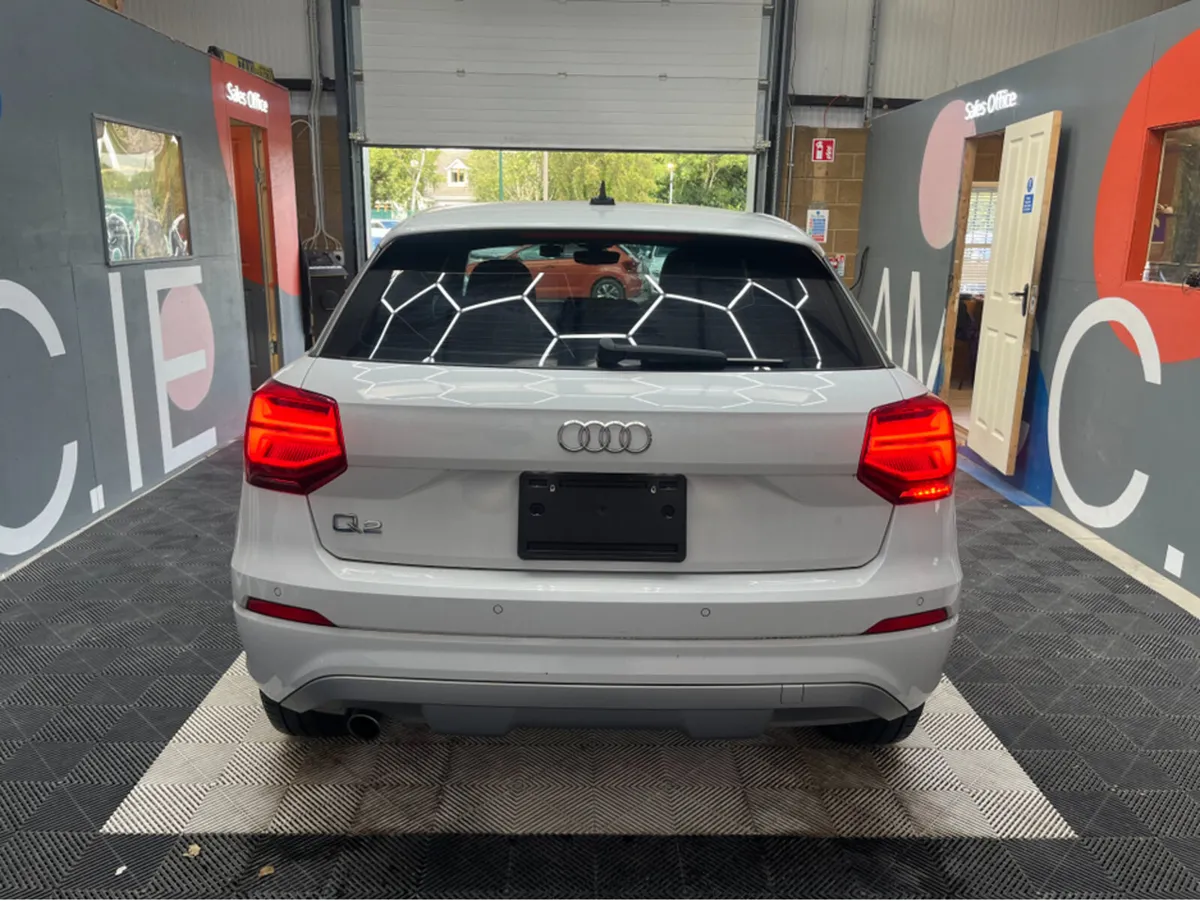 Audi Q2 1.0 TFSI SPORT / 33k KMs / HEATED SEATS , - Image 4