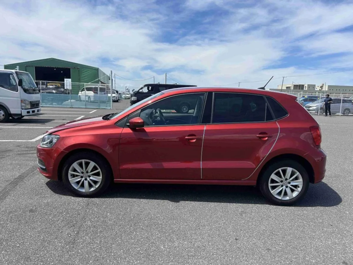 Volkswagen Polo 2015 Polo only 30 k on in it !! in - Image 3