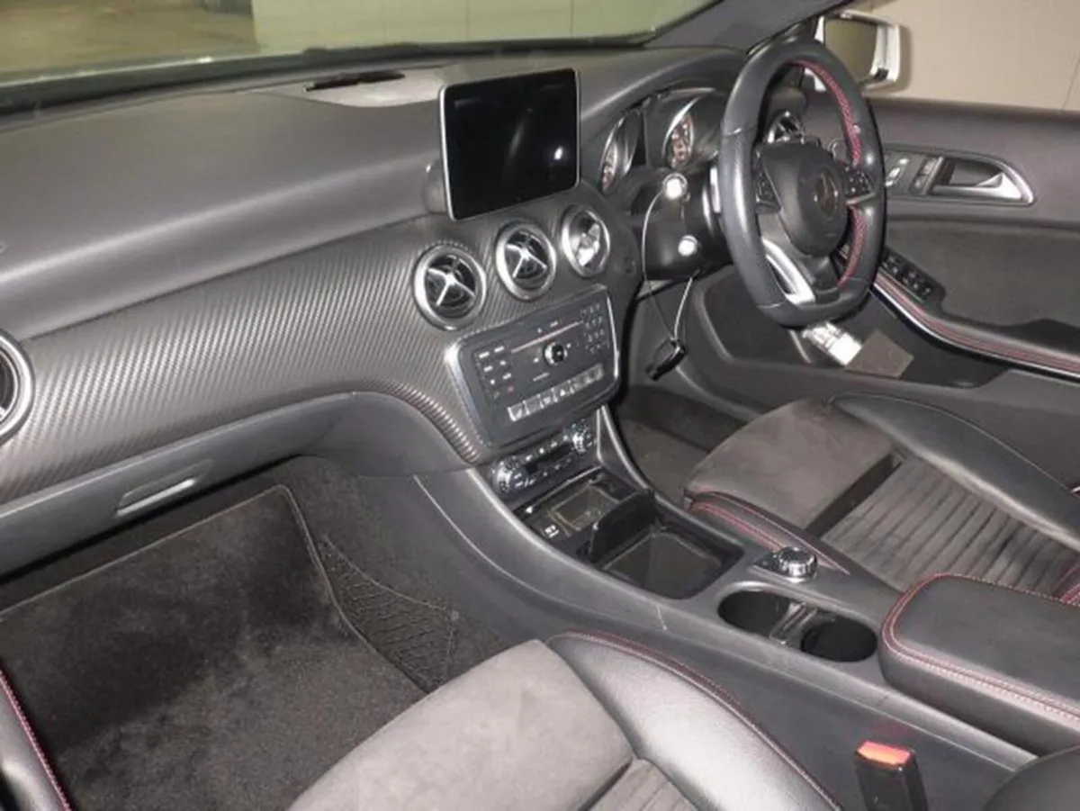 Mercedes-Benz A-Class 1.6 Aclass in metallic Silve - Image 3