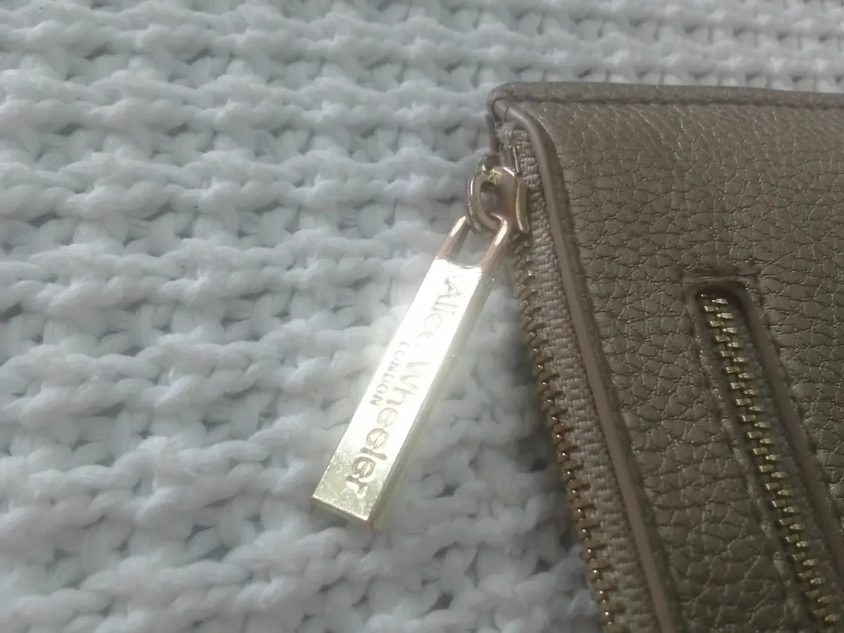 ALICE WHEELER GOLD LEATHER PURSE WALLET NEW - Image 3