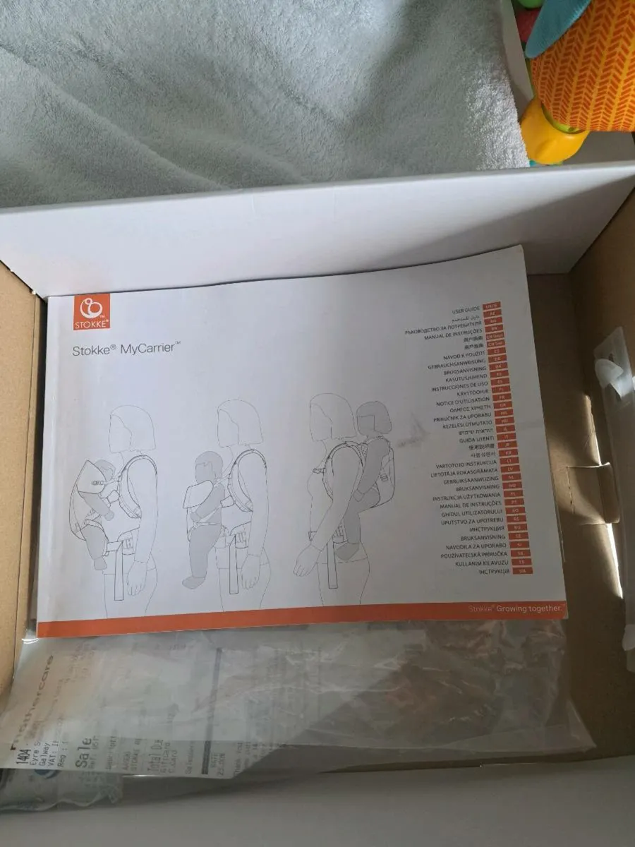 Stokke red baby carrier - Image 3