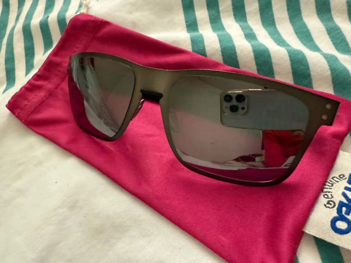 Oakley Holbrook sun sunglasses - Image 1
