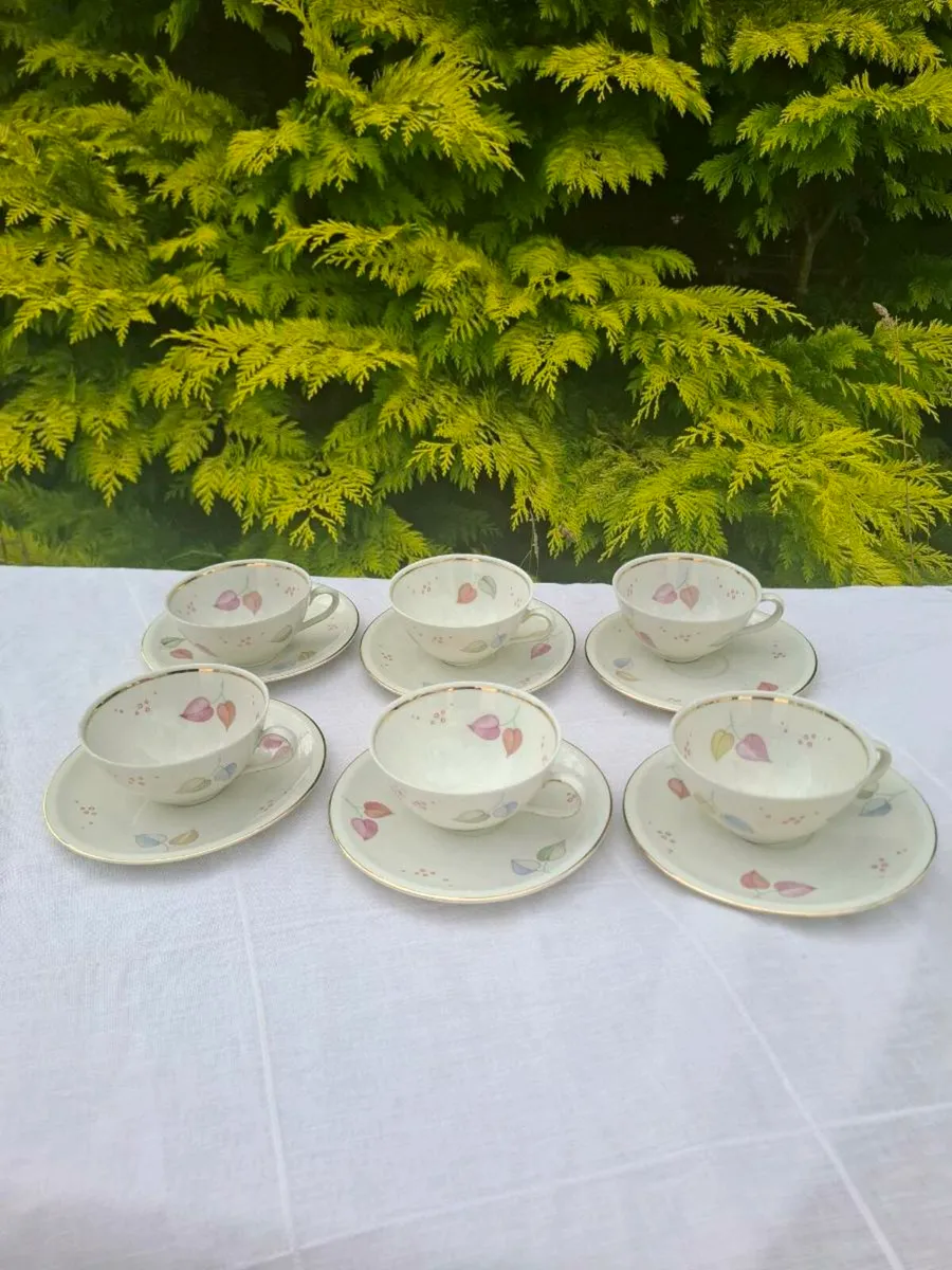 6 china tea cups and saucers postage possible - Image 2
