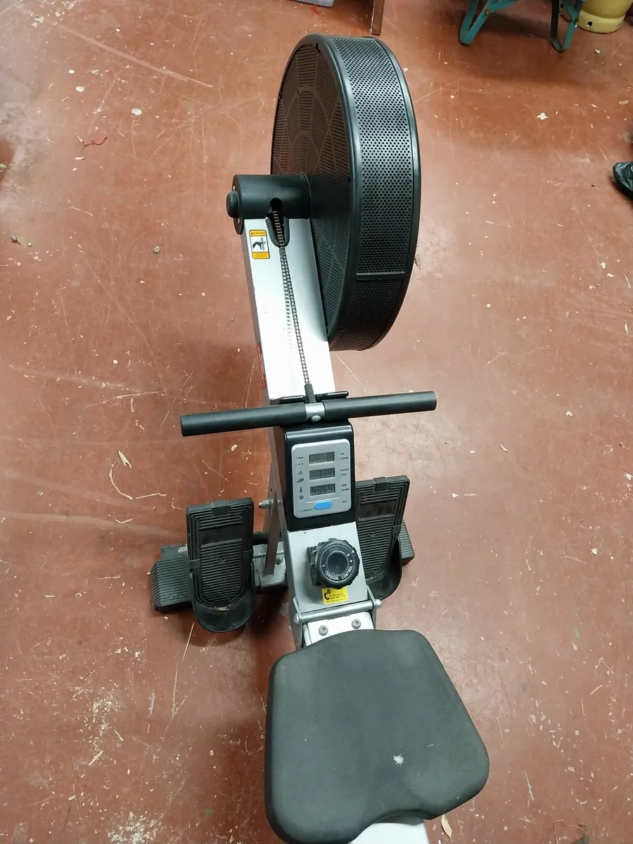 Rowing machine - Image 1