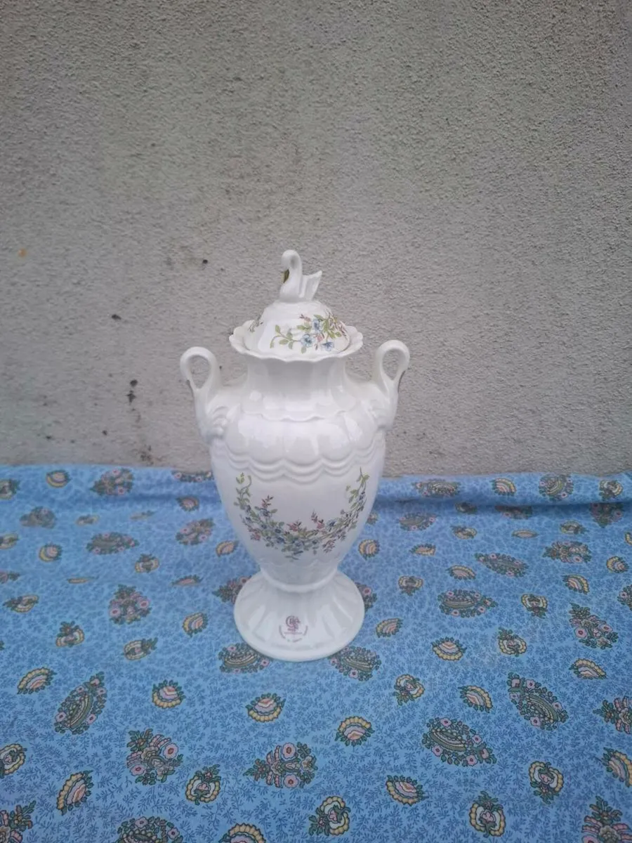 Cre porcelain vase postage possible - Image 1
