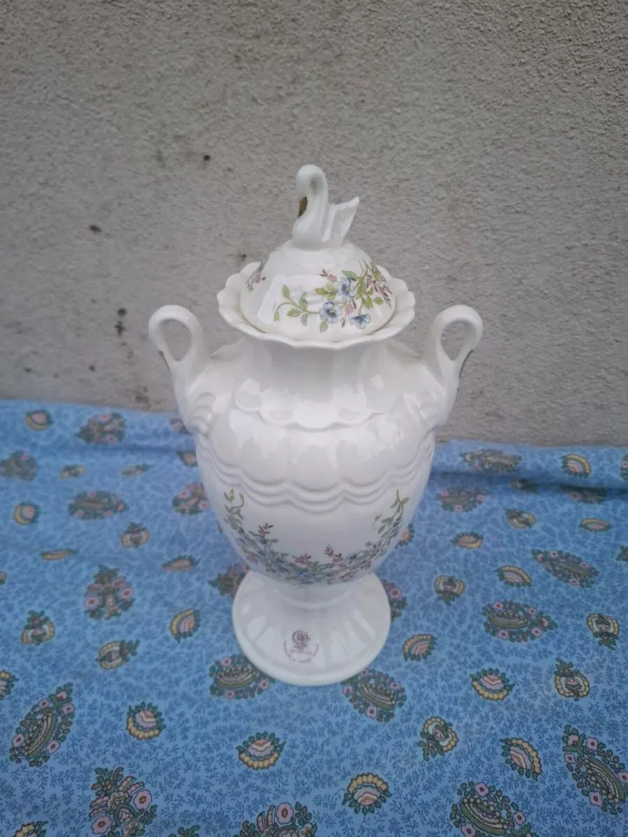 Cre porcelain vase postage possible - Image 2