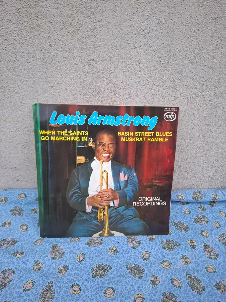 Double vinyl louis Armstrong possible to post - Image 1