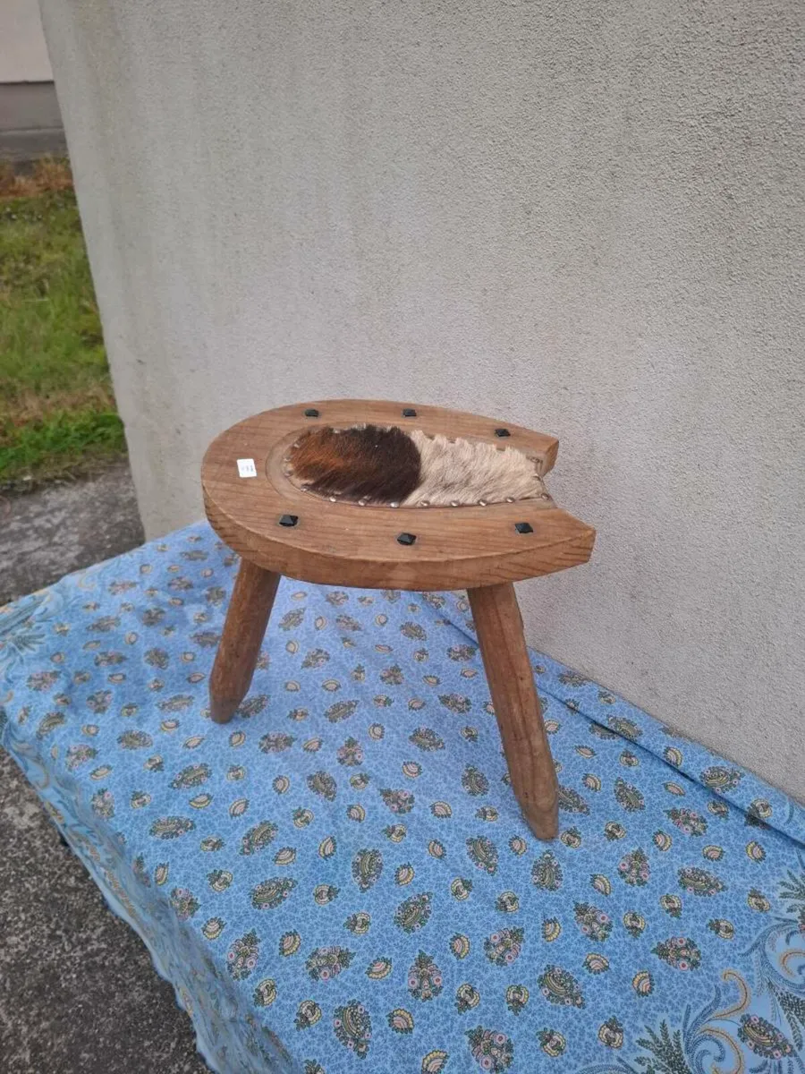 Unusual stool postage possible - Image 1