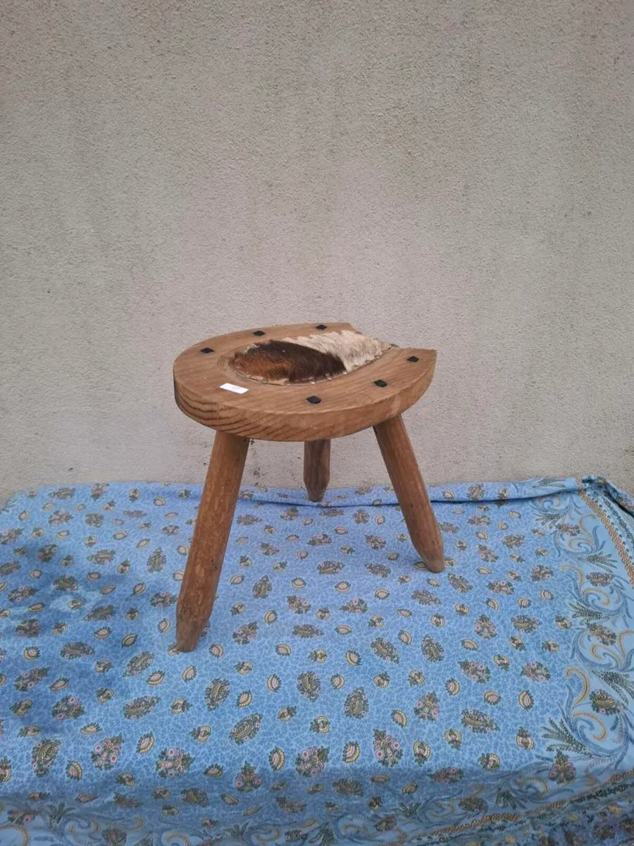 Unusual stool postage possible - Image 2