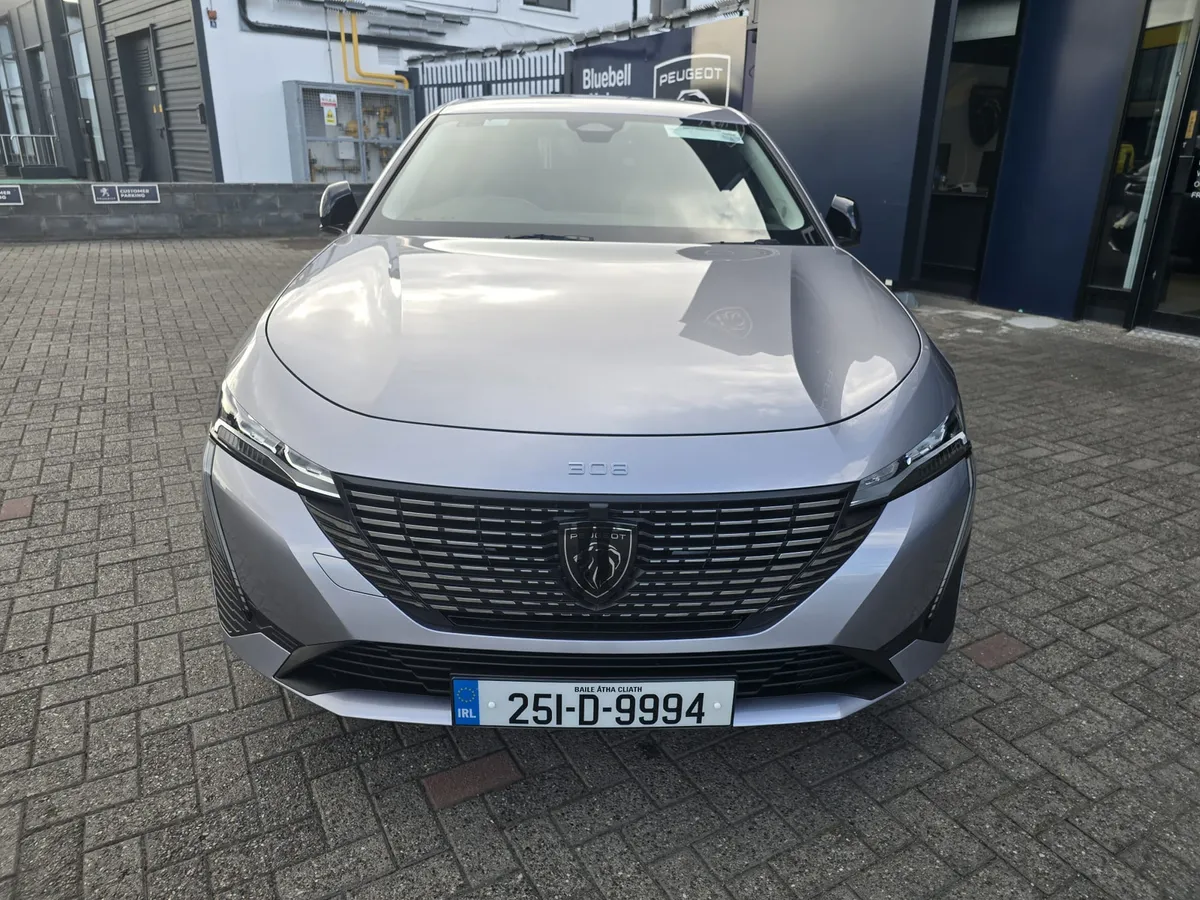 2025 Peugeot 308 SW Allure Hybrid - Image 4