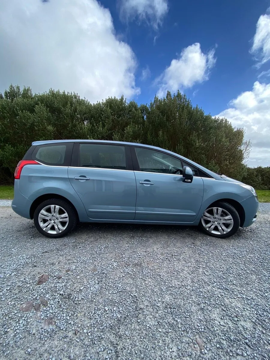 Peugeot 5008 2012 - Image 1