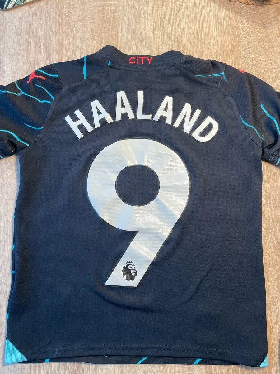 Manchester City boys kit - Image 3